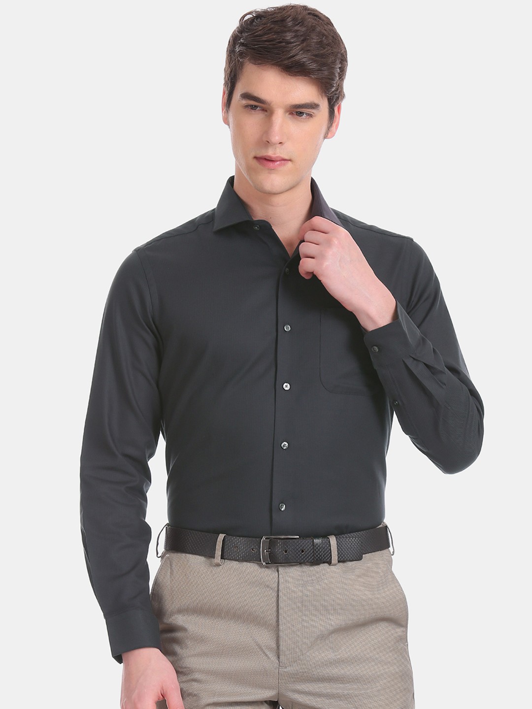 

Arrow Men Black Slim Fit Striped Formal Shirt