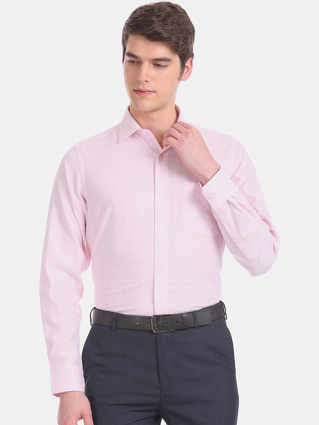 

Arrow Men Pink Regular Fit Checked Formal Shirt