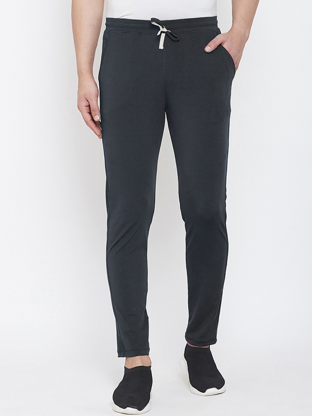 

CHROME & CORAL Men Black Solid Slim Fit Track Pants