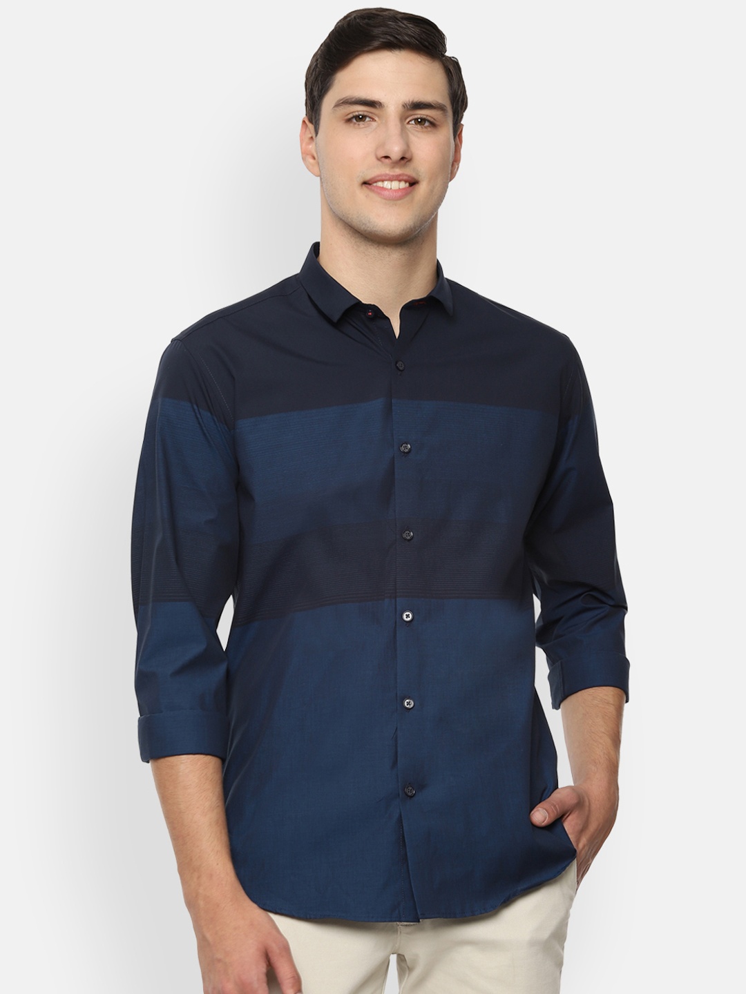 

V Dot Men Navy Blue Slim Fit Colourblocked Casual Shirt