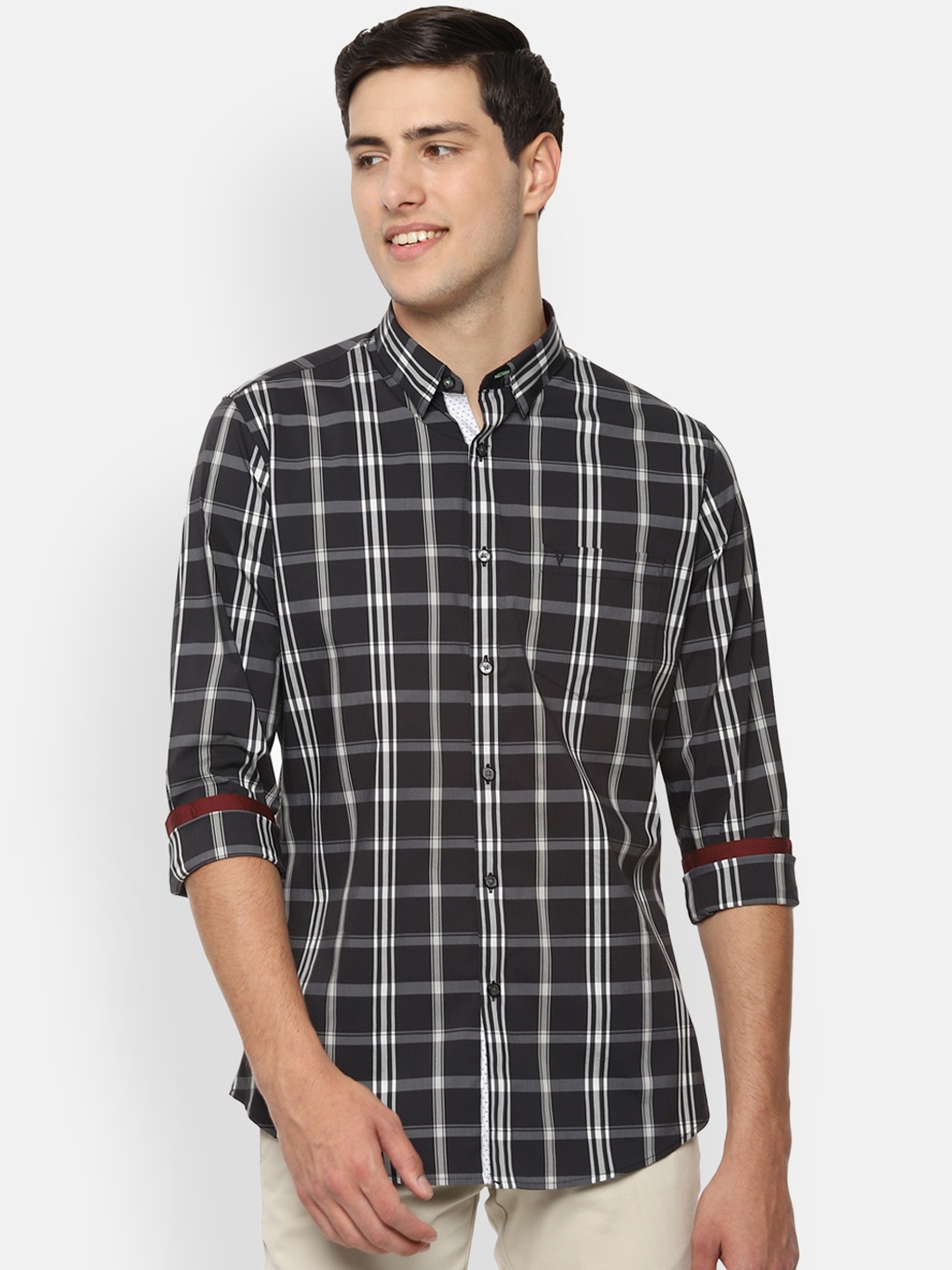 

Van Heusen Sport Men Black & White Slim Fit Checked Casual Shirt
