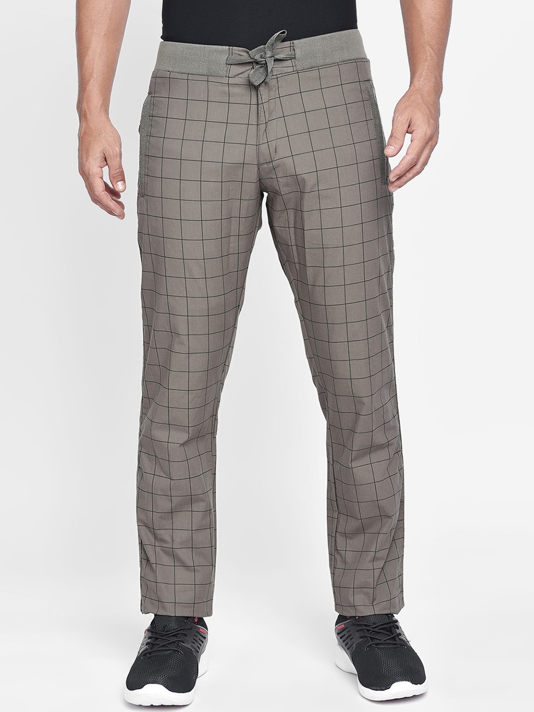 

beevee Men Grey & Black Checked Straight-Fit Track Pants