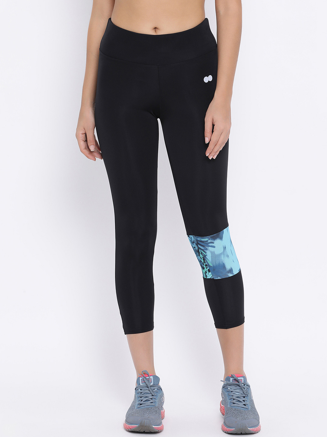

Clovia Women Black Solid Sports Activewear Tights