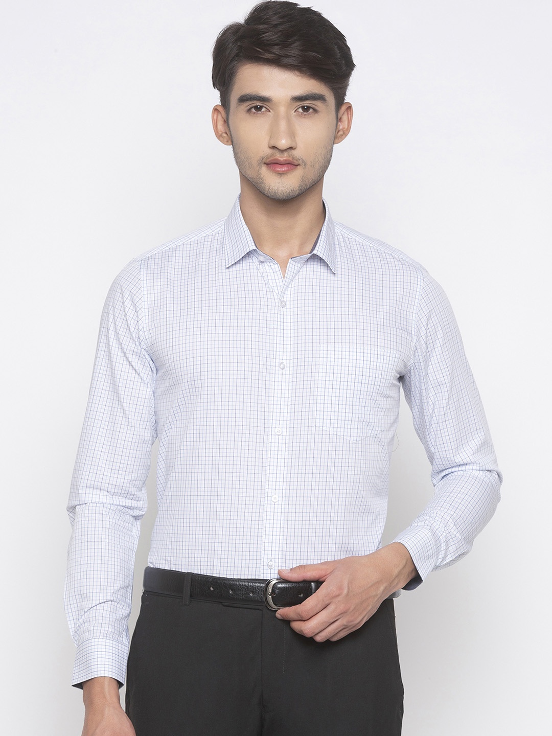 Globus Men Blue Regular Fit Checked Formal Shirt