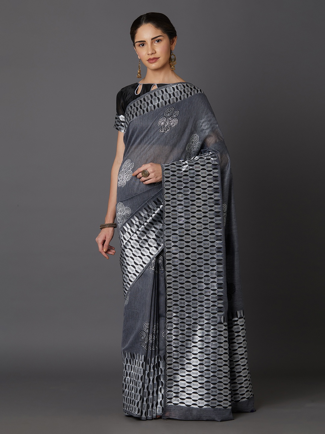 

Mitera Grey & White Silk Blend Woven Design Kanjeevaram Saree