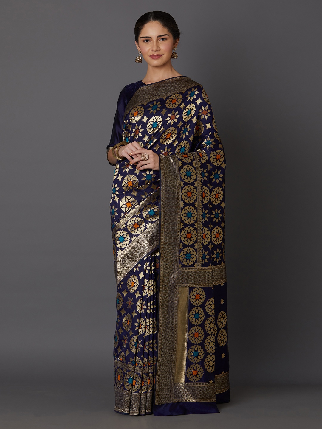 

Mitera Navy Blue & Gold-Toned Silk Blend Woven Design Kanjeevaram Saree