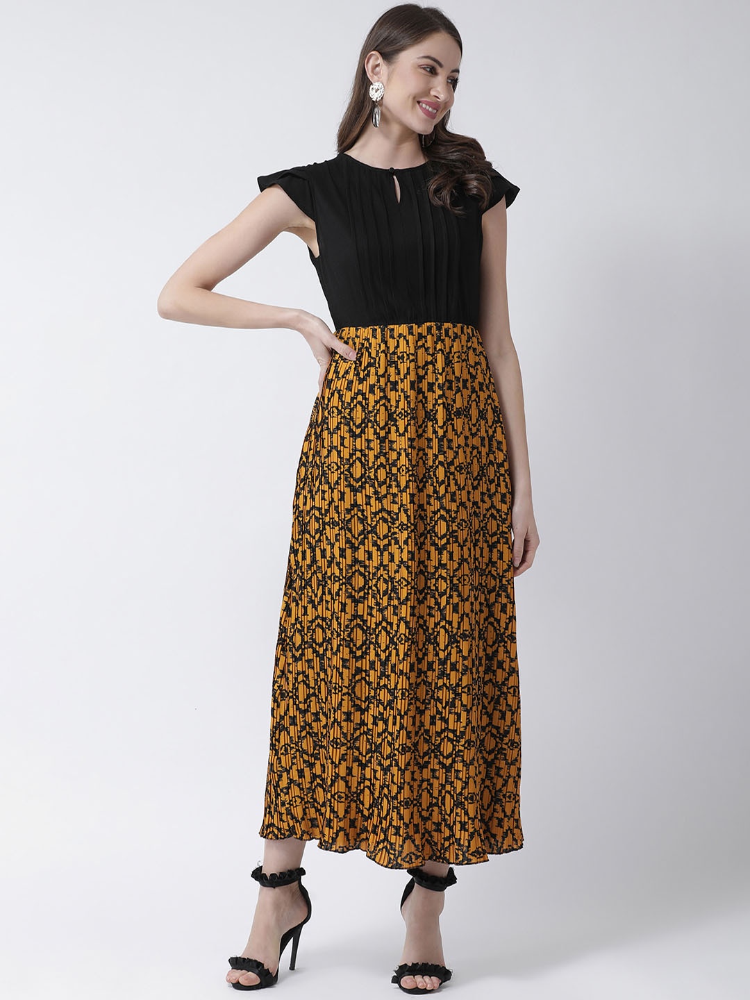 

KASSUALLY Women Black Printed Maxi Dress