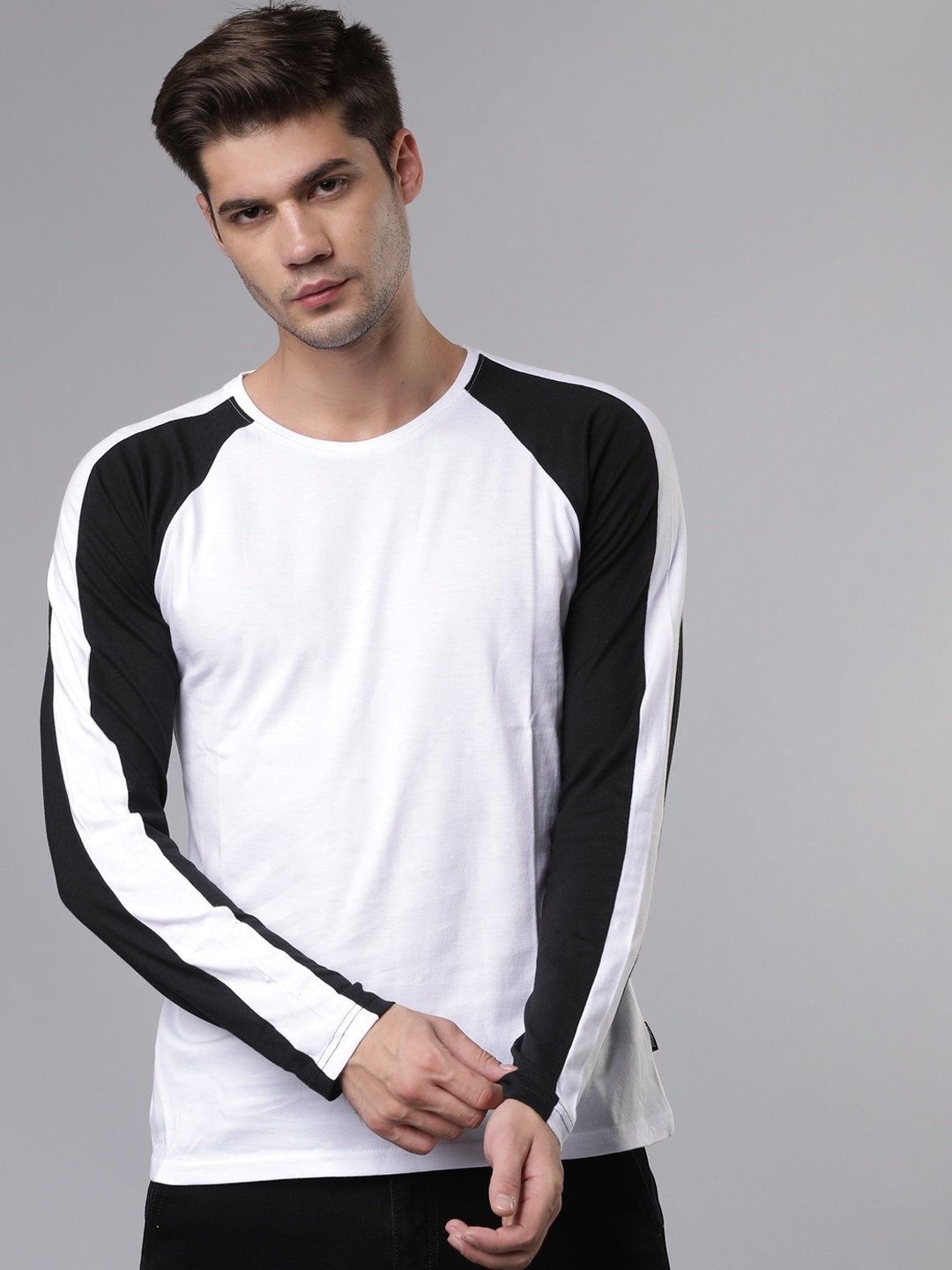 

LOCOMOTIVE Men White & Black Solid Round Neck T-shirt