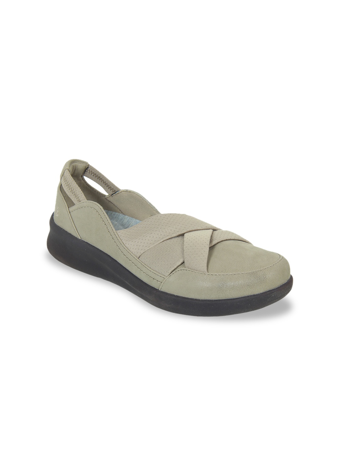 

Clarks Women Beige Textured Leather Pumps
