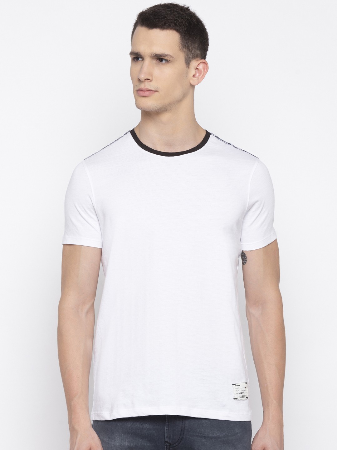 

SPYKAR Men White Solid Round Neck T-shirt