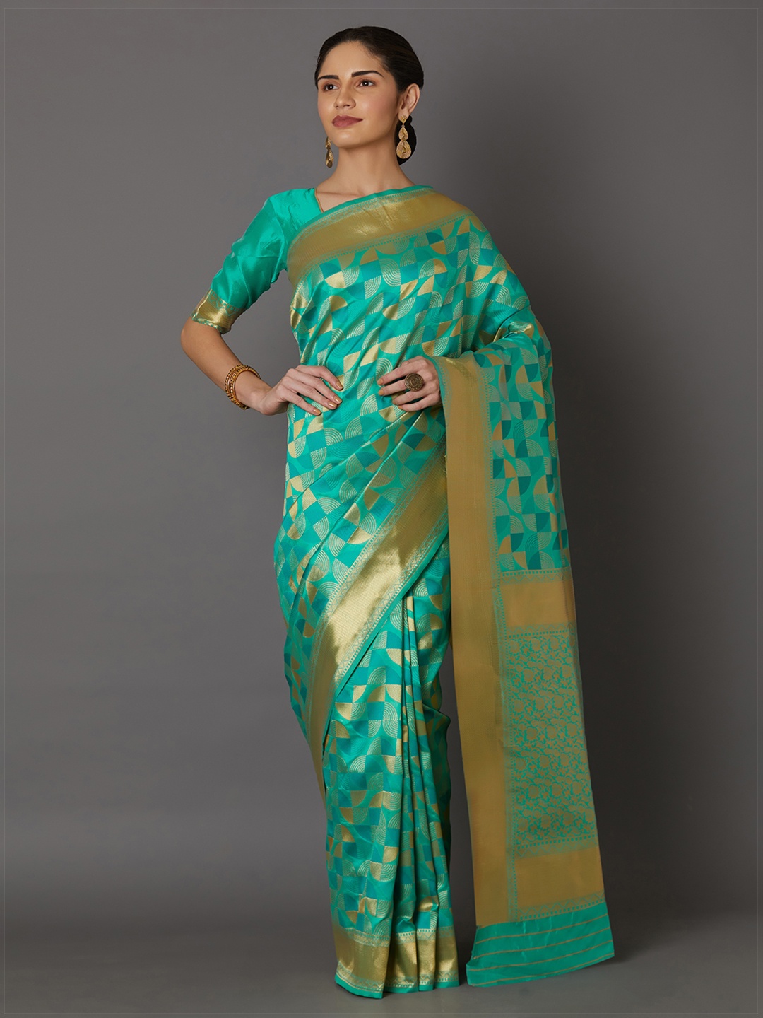 

Mitera Green & Gold-Toned Silk Blend Woven Design Kanjeevaram Saree