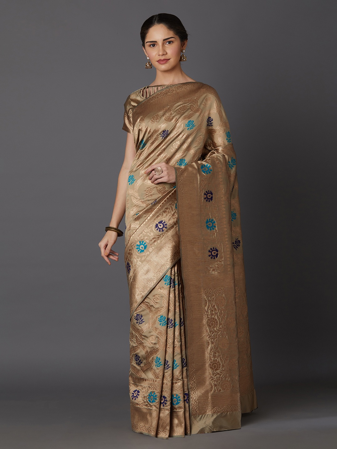 

Mitera Beige & Gold-Toned Silk Blend Woven Design Kanjeevaram Saree