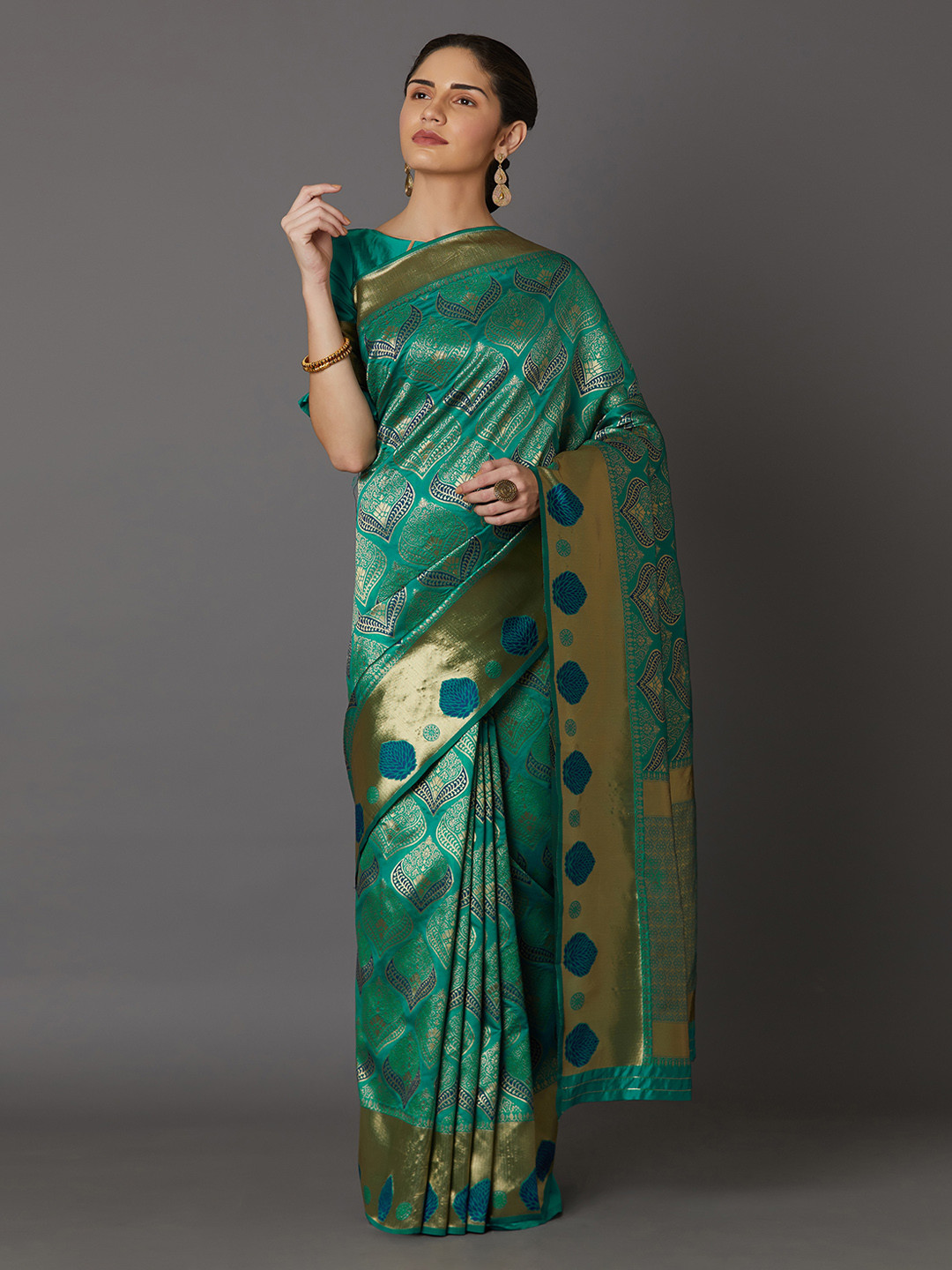 

Mitera Green & Gold-Toned Silk Blend Woven Design Kanjeevaram Saree