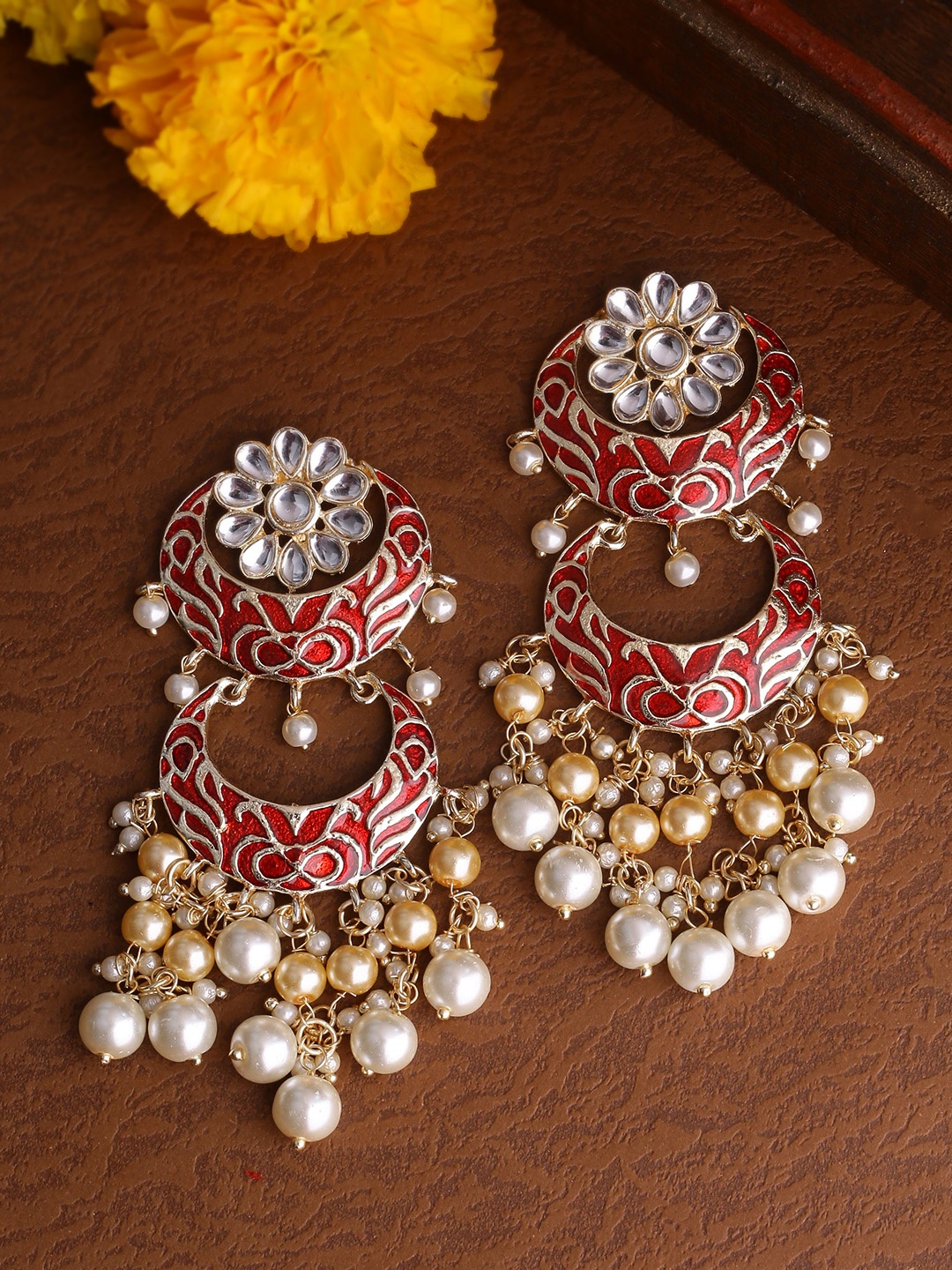 

Shoshaa Gold-Plated & Red Crescent Shaped Kundan Chandbalis