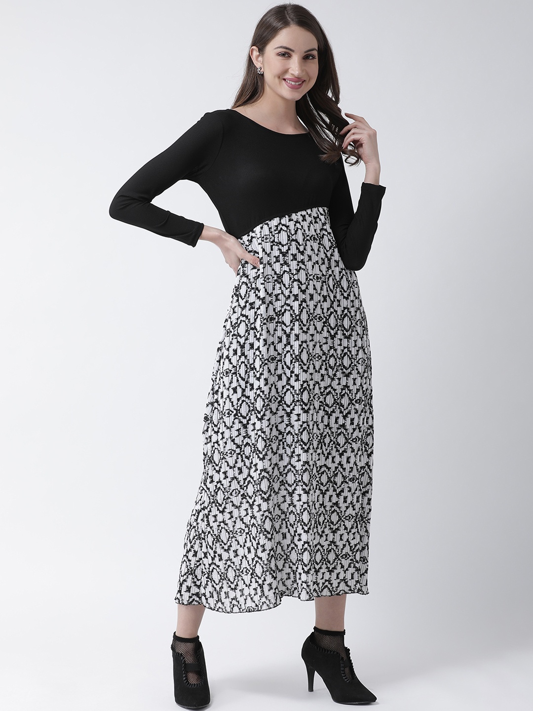 

KASSUALLY Women Black Printed Maxi Dress