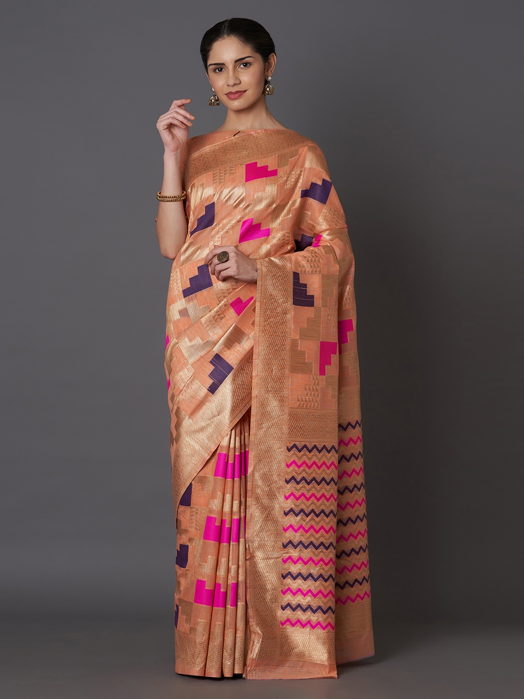 

Mitera Peach-Coloured & Gold-Toned Silk Blend Woven Design Kanjeevaram Saree