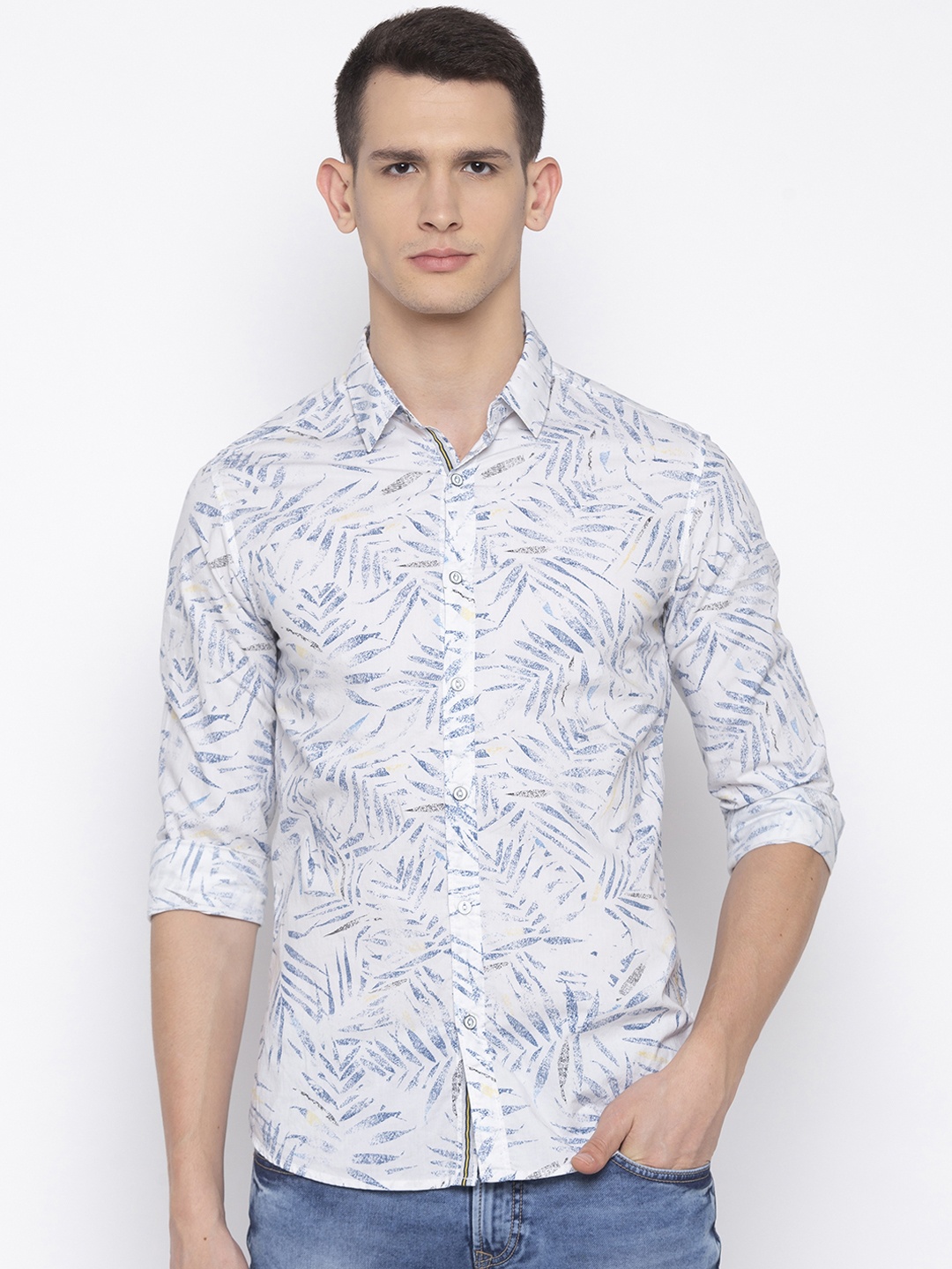 

SPYKAR Men White & Blue Slim Fit Printed Casual Shirt