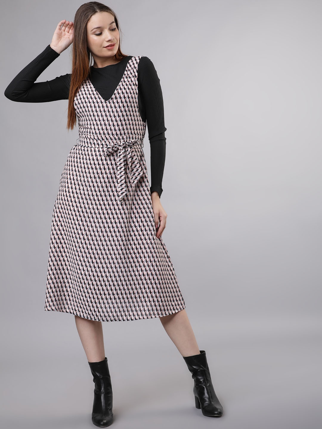 

Tokyo Talkies Women Pink Printed Pinafore Dress