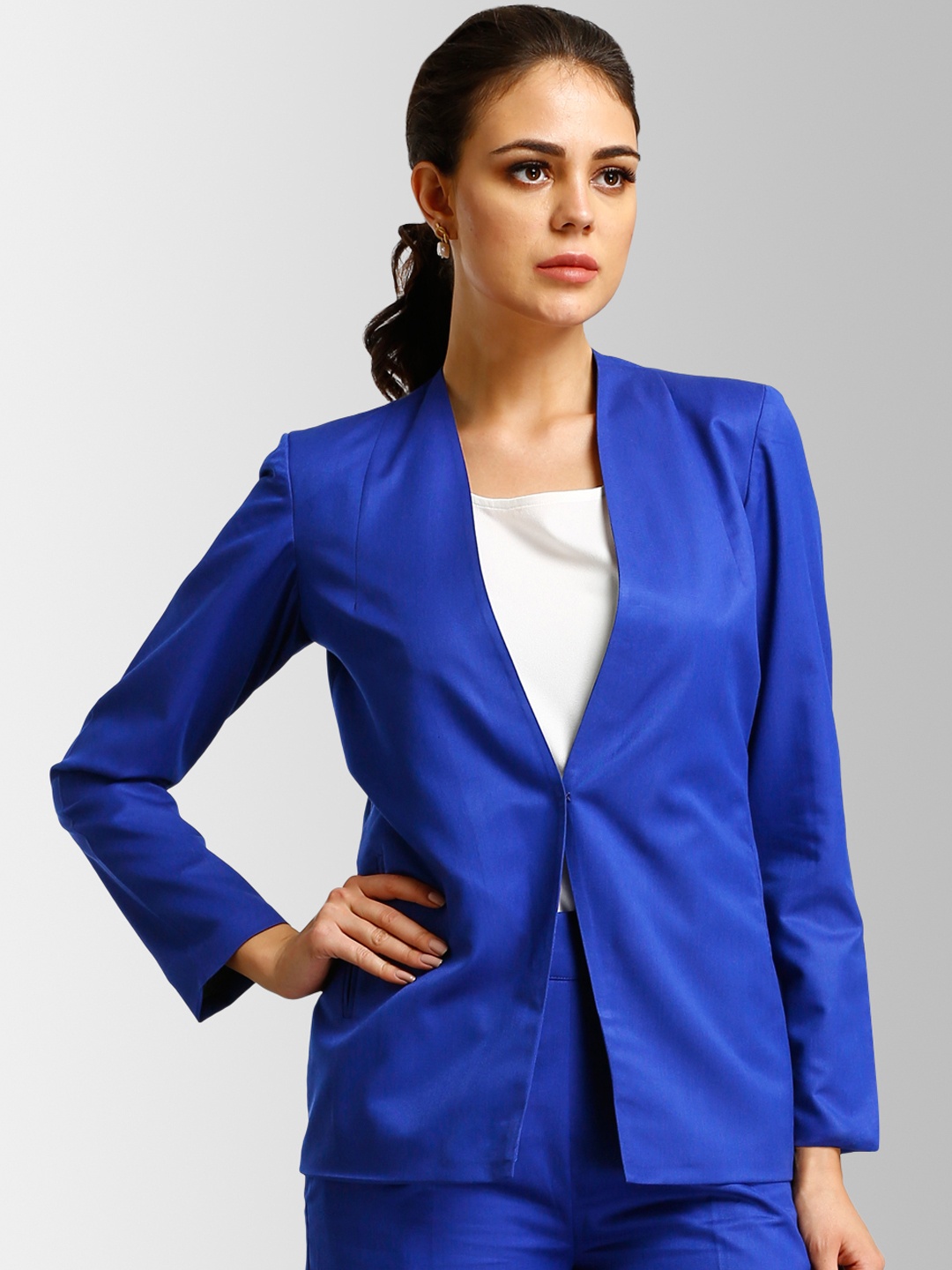 

FableStreet Women Blue Solid Tailored Blazer