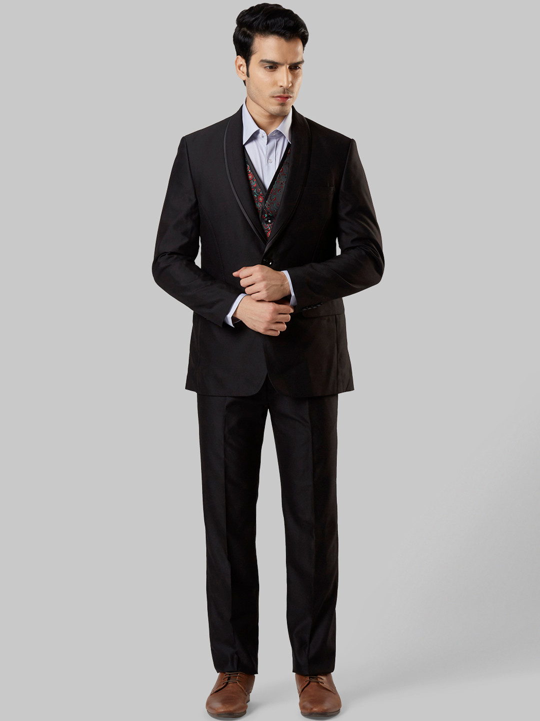 

Raymond Men Black Solid Tuxedo Formal Suit