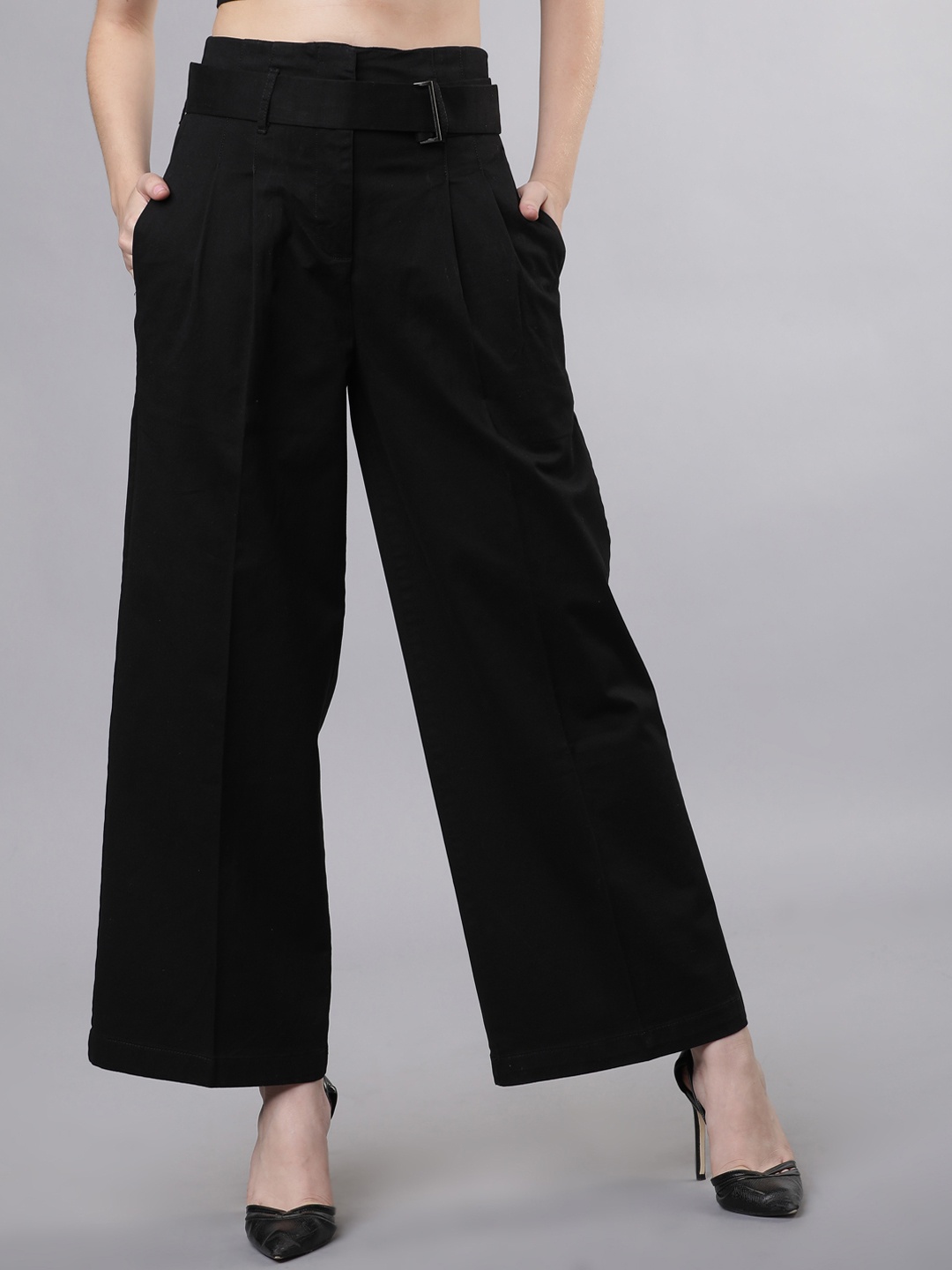 

Tokyo Talkies Women Black & Bronze-Toned Regular Fit Solid Culottes