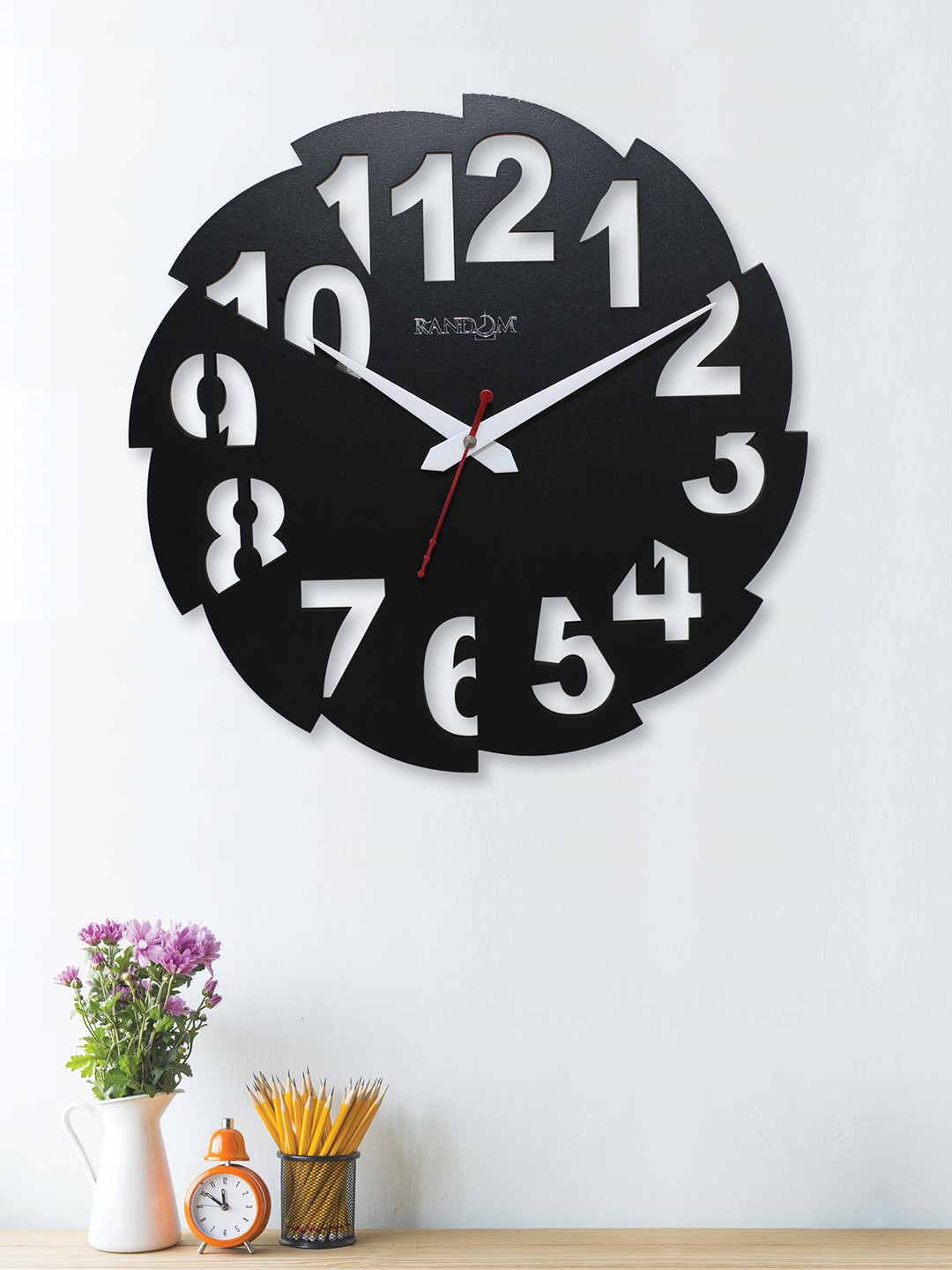 

RANDOM Black Round Solid 29 cm Analogue Wall Clock