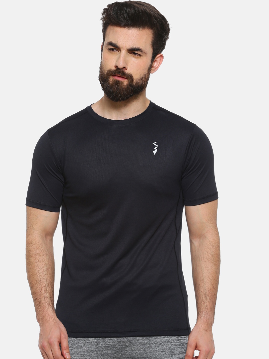 

Campus Sutra Men Black Solid Round Neck T-shirt