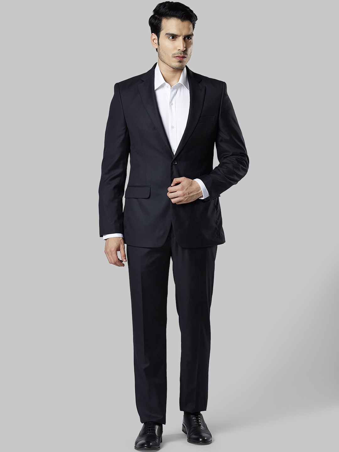 

Raymond Men Navy Blue Solid Single-Breasted Formal Suit