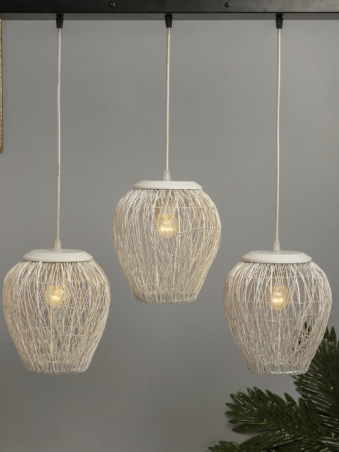 

Homesake White 3-Lights Textured Handcrafted Wire Mesh Cluster Light
