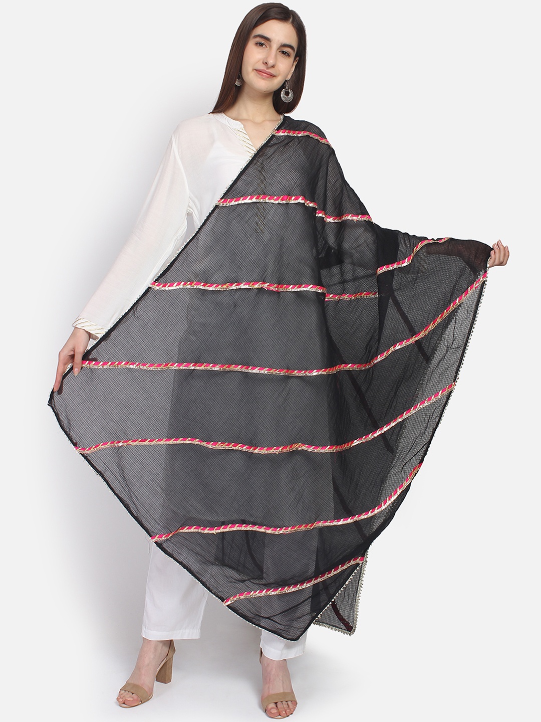 

amraoo Black & Pink Embroidered Dupatta