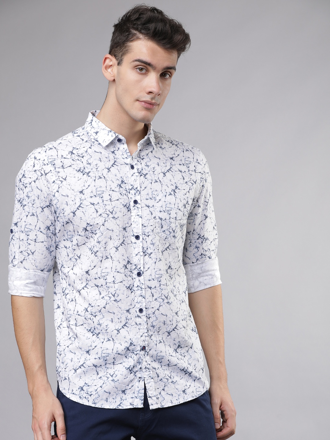 

LOCOMOTIVE Men White & Navy Blue Slim Fit Printed Casual Shirt