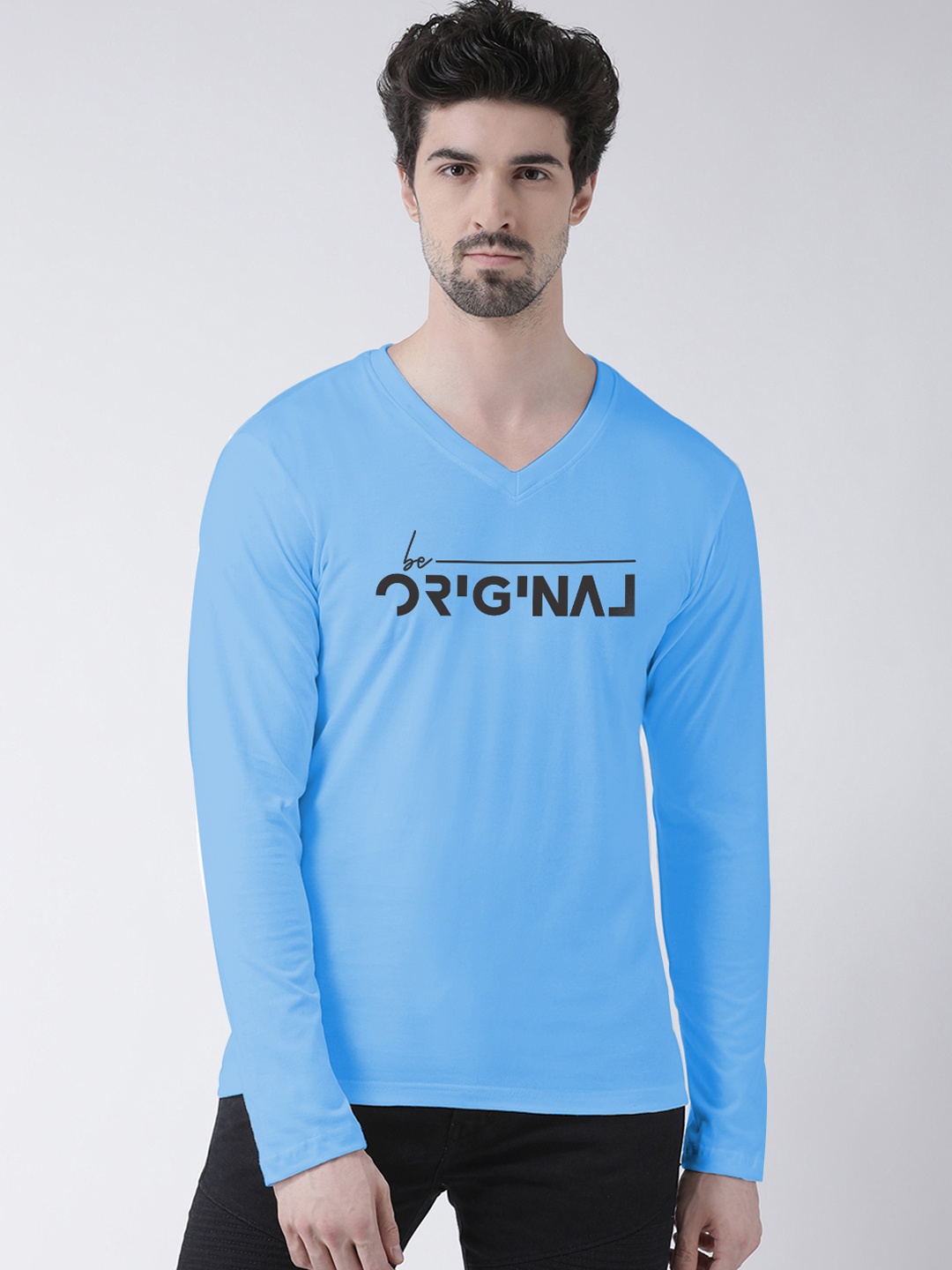 Friskers Men Blue & Black Printed V-Neck T-shirt
