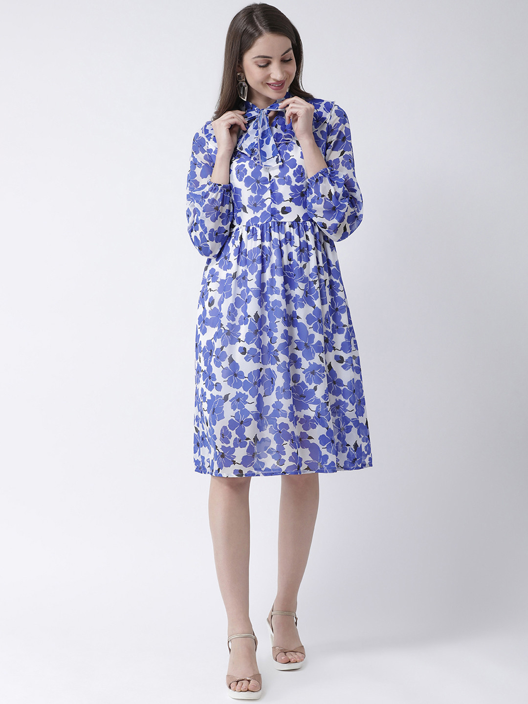 

KASSUALLY Women White & Blue Printed Fit and Flare Dress