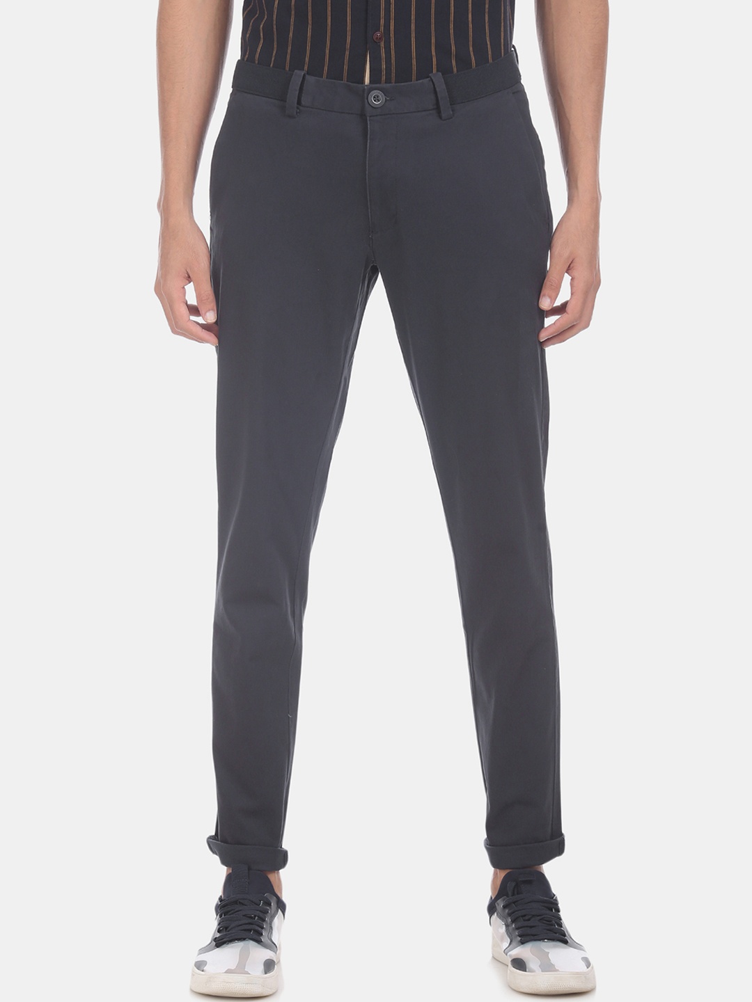 

Ruggers Men Grey Slim Fit Solid Regular Trousers