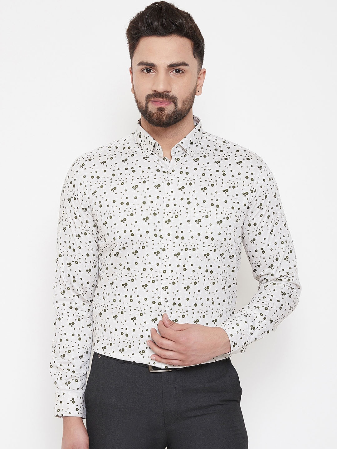 

Canary London Men Off-White & Olive Green Slim Fit Printed Semiformal Shirt
