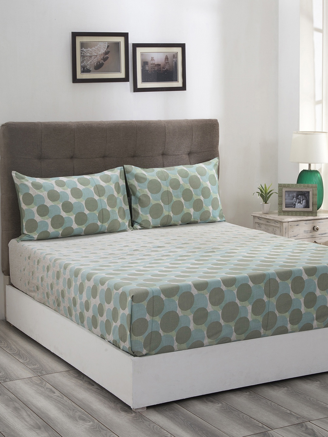 

MASPAR Green & Blue Geometric 210 TC Cotton 1 Queen Bedsheet with 2 Pillow Covers