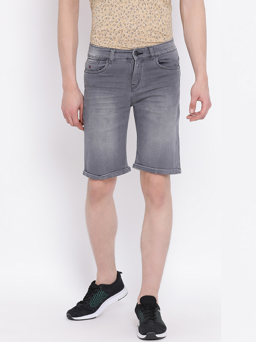 

Crimsoune Club Men Grey Washed Slim Fit Regular Shorts