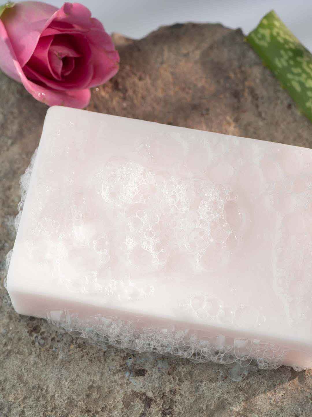 

Omved Unisex Ananda Himalayan Rose Soap 100 g, Off white