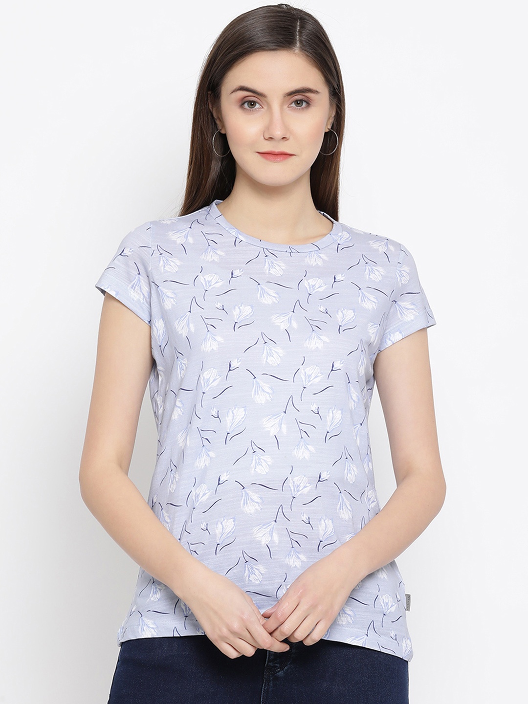 

Crimsoune Club Women Blue & White Printed Slim Fit Round Neck T-shirt