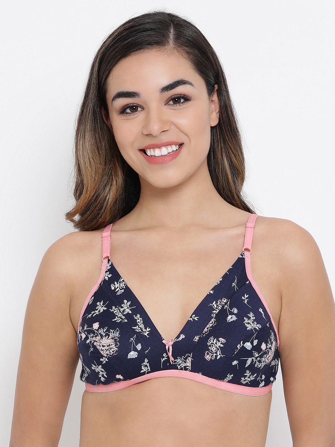 

Clovia Navy Blue & Off-White Printed Non-Wired Non Padded Everyday Bra BR1595K0332B