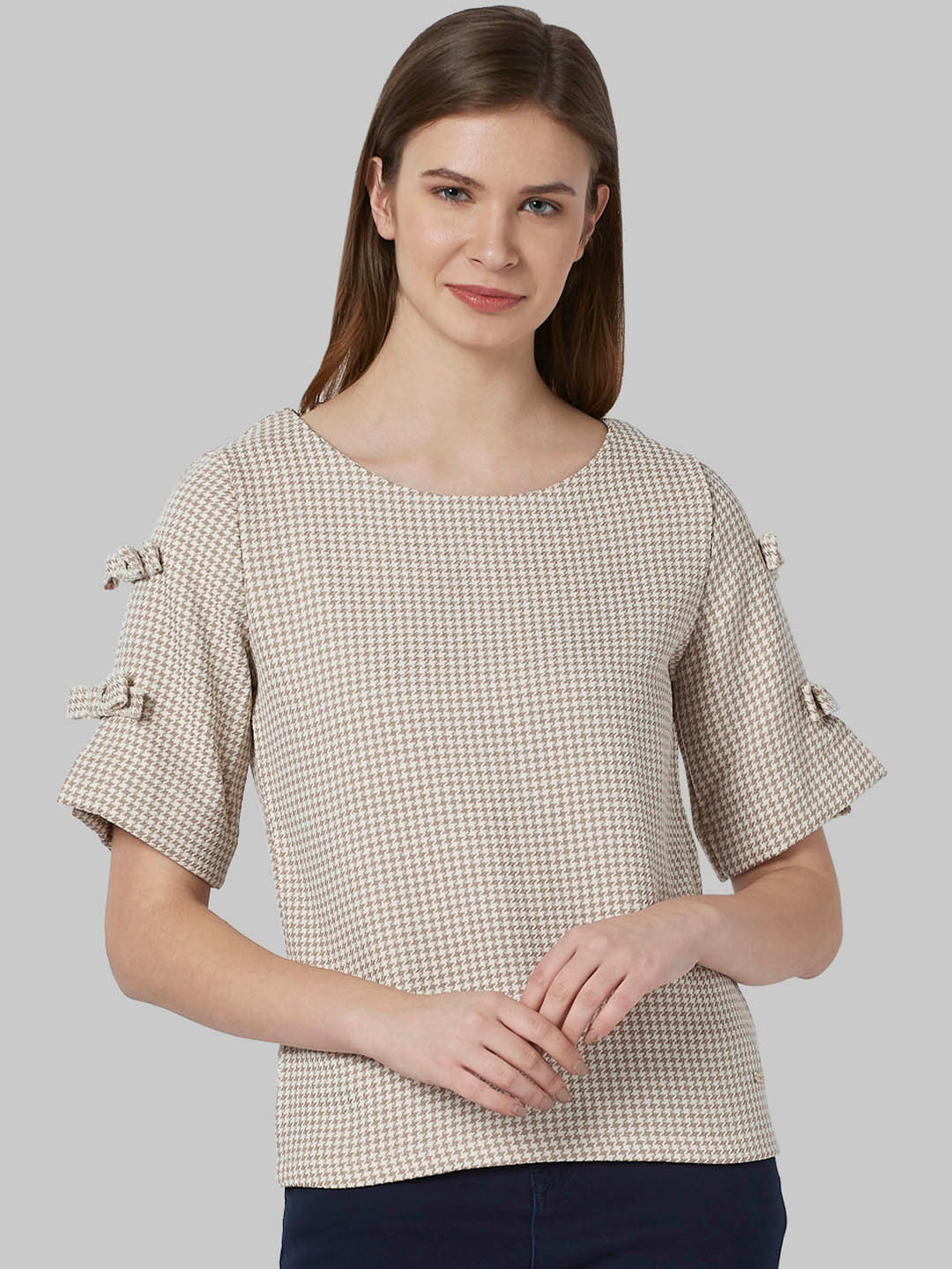 

Park Avenue Woman Beige Checked Round Neck T-shirt