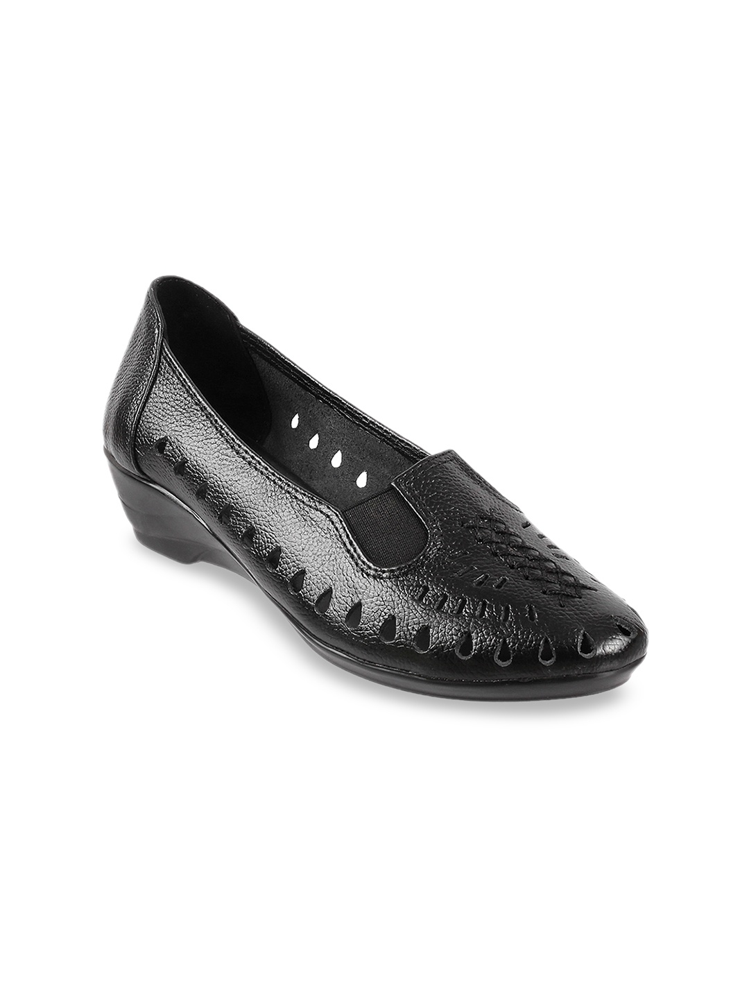 Metro Women Black Solid Leather Pumps
