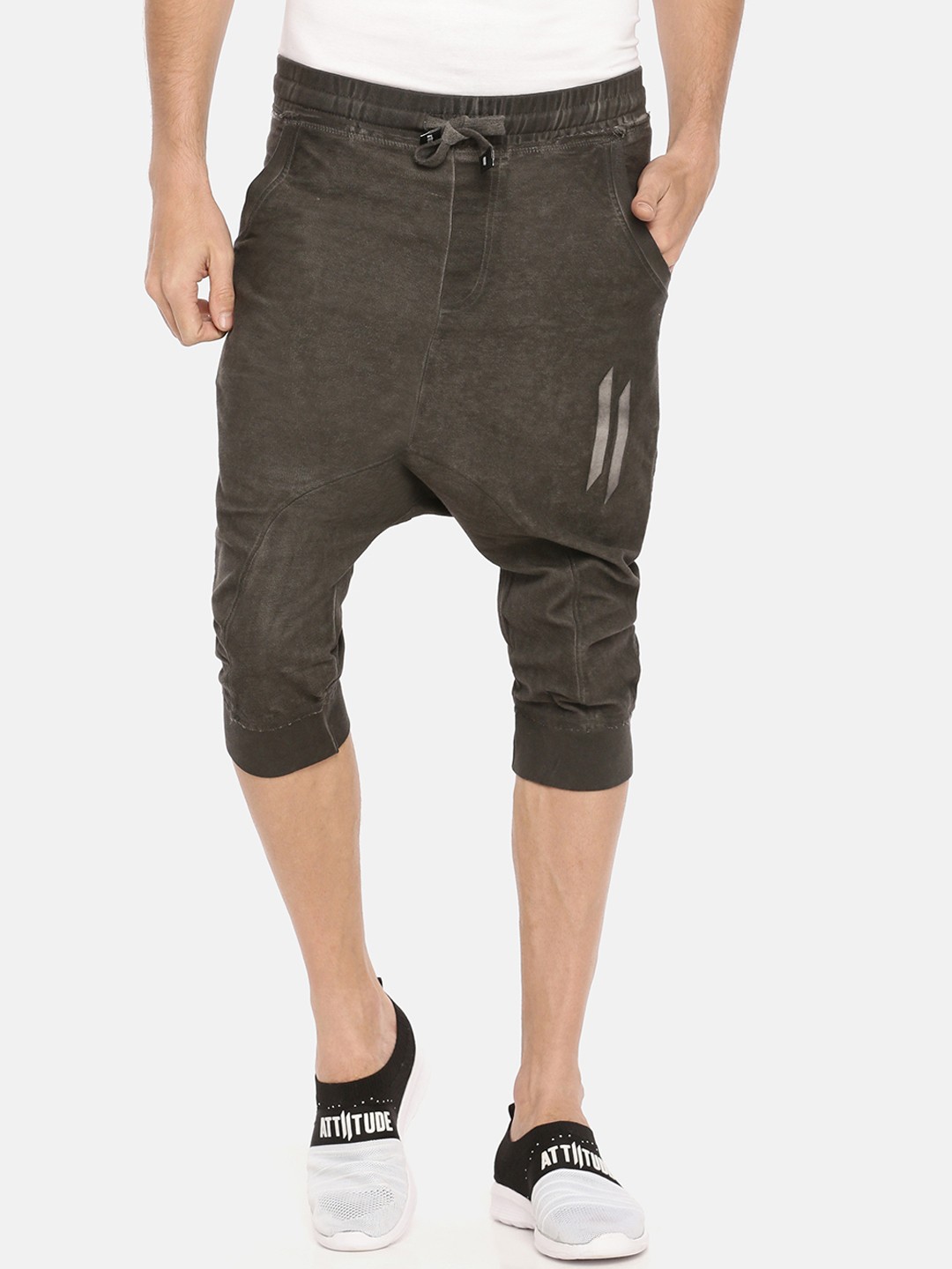 

ATTIITUDE Men Charcoal Grey Slim Fit Solid Three-Fourth Length Joggers