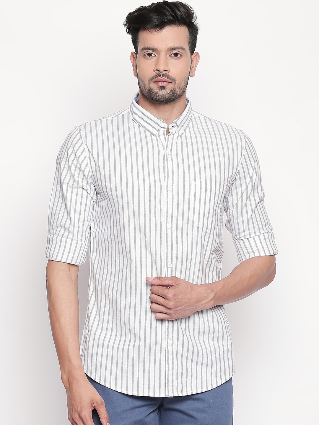 

SPYKAR Men White & Blue Slim Fit Striped Casual Shirt