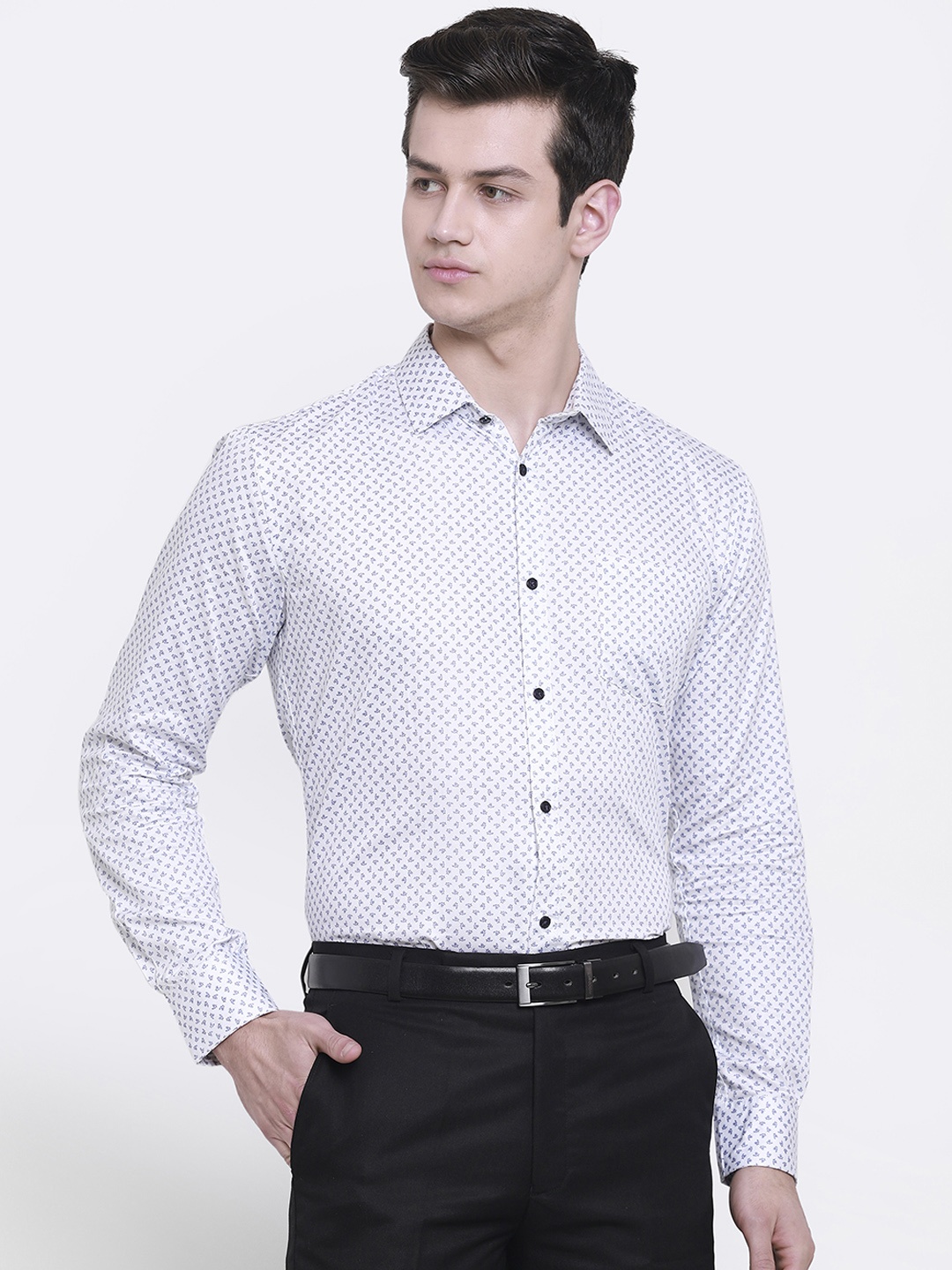 cape canary Men White & Blue Regular Fit Printed Casual Shirt