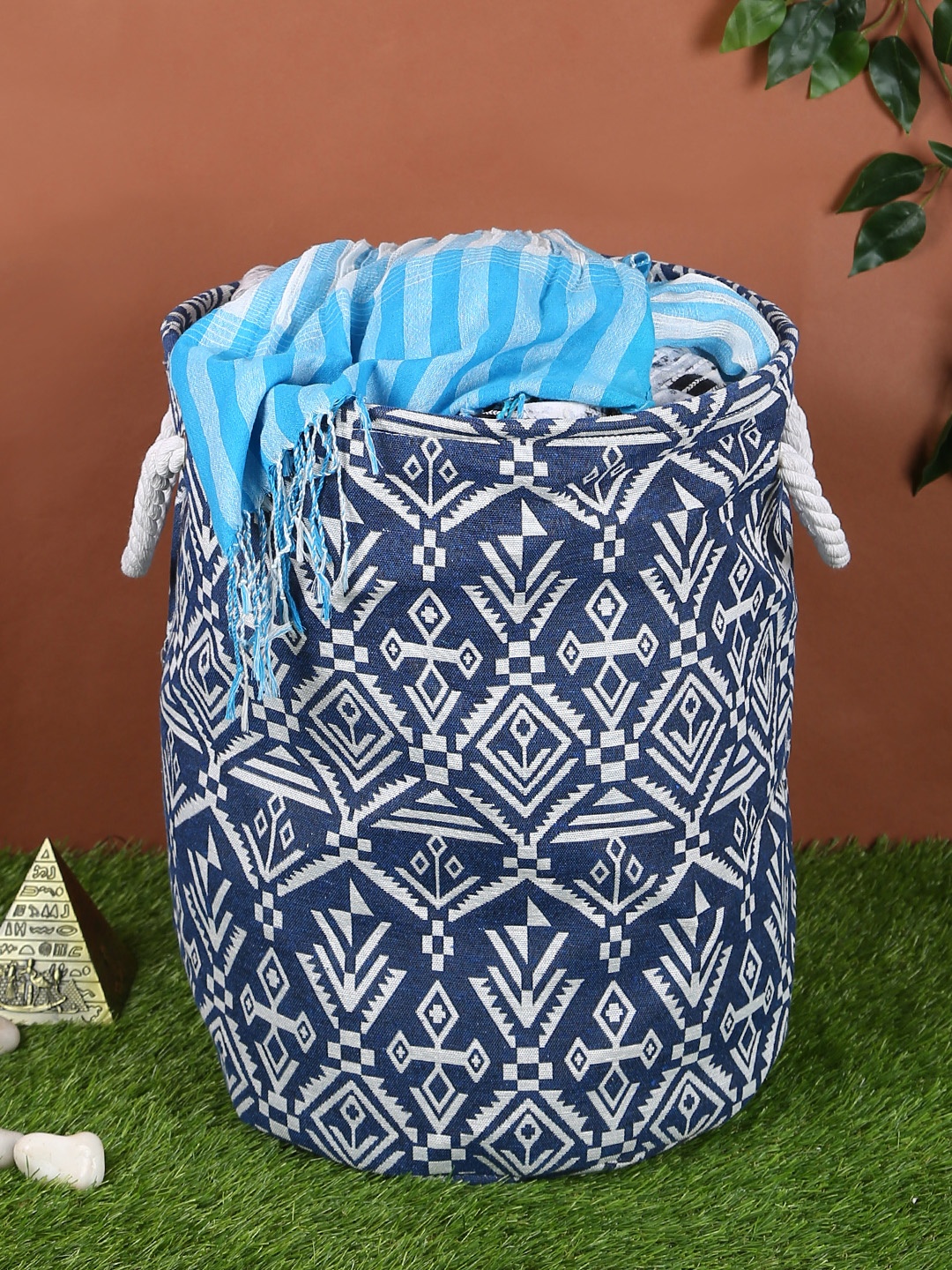 

Cortina Navy Blue & White Printed Laundry Bag