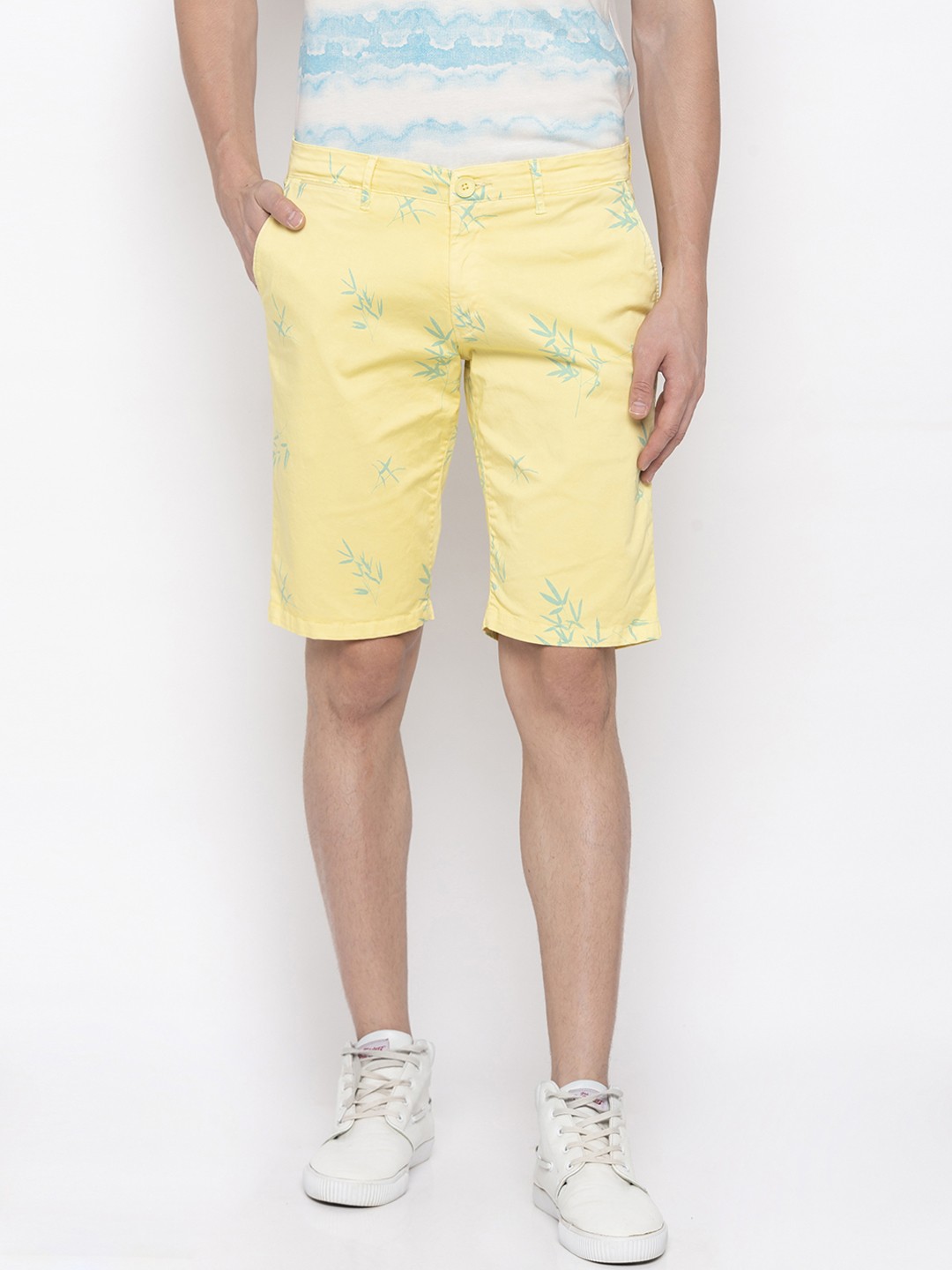 

SPYKAR Men Yellow & Blue Printed Slim Fit Regular Shorts