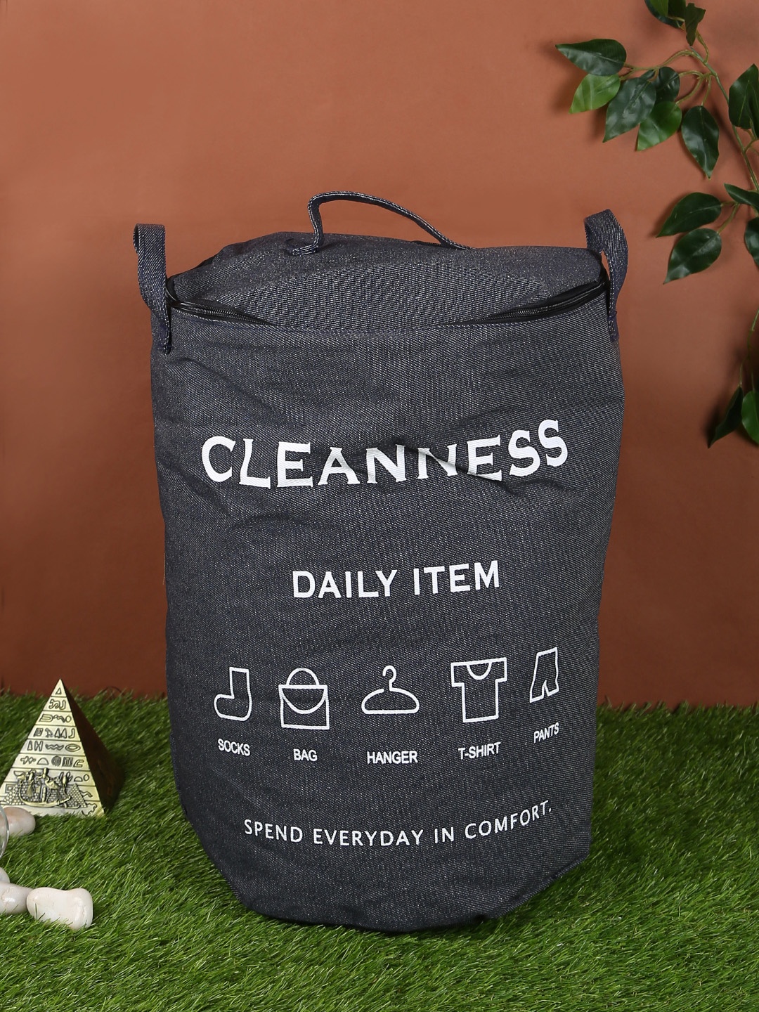 

Cortina Black & White Printed Laundry Bag