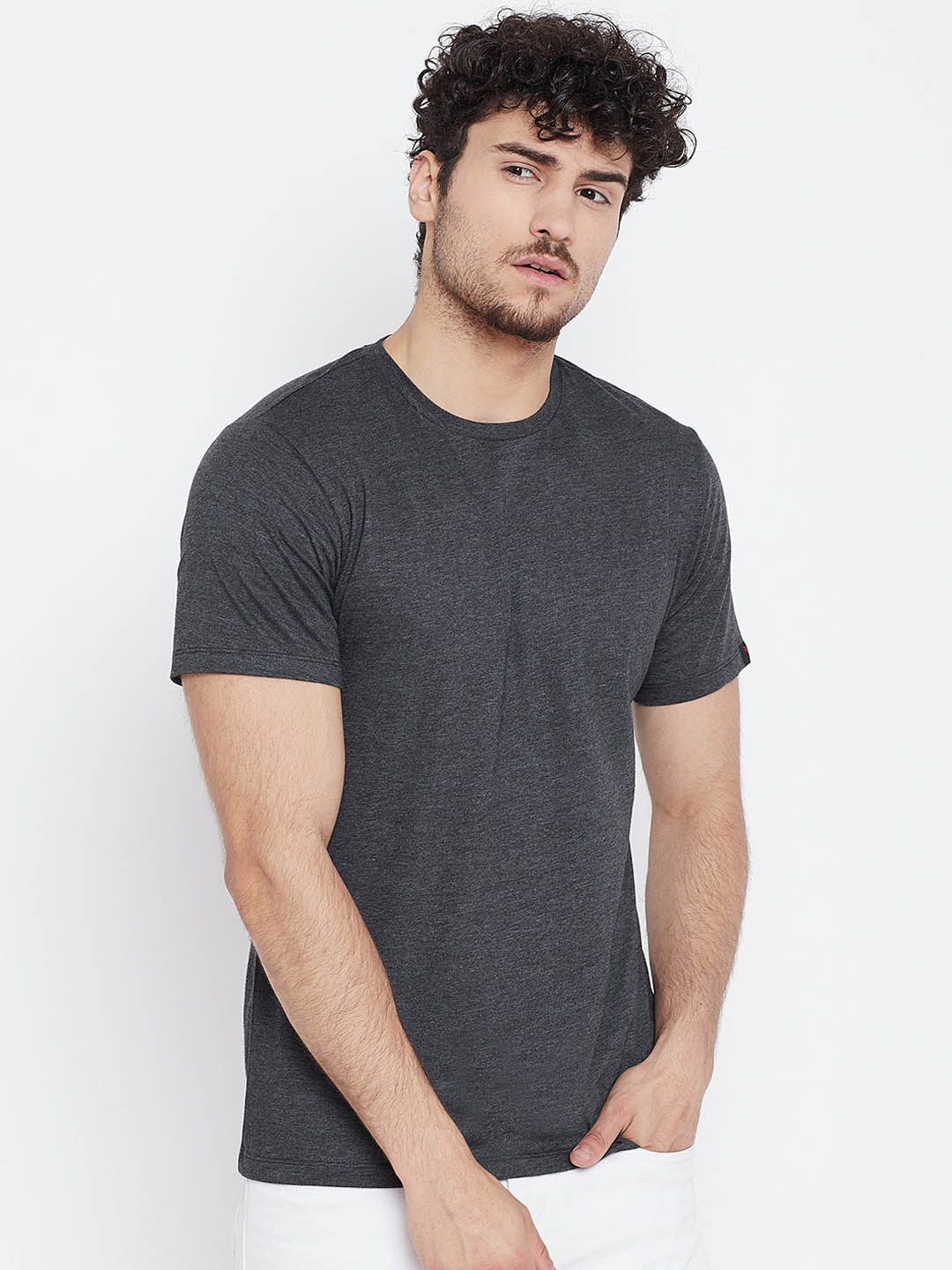 

LE BOURGEOIS Men Charcoal Solid Round Neck T-shirt