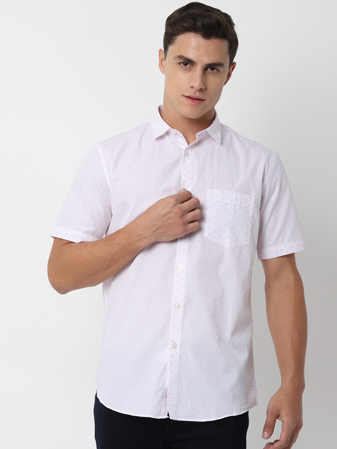 

Allen Solly Men White & Pink Slim Fit Checked Casual Shirt